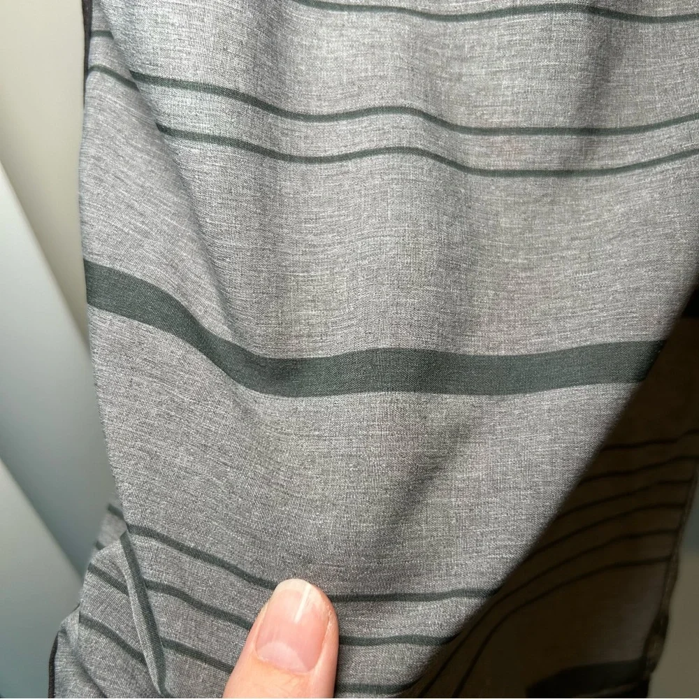 Vuori Banks Short Grey with Green Stripe Size Medium - Picture 2 of 9